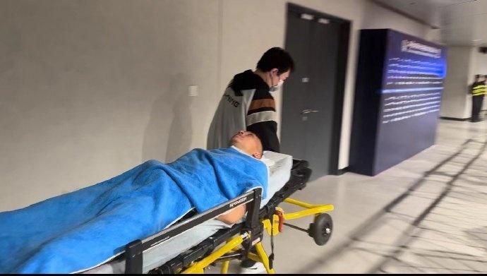 不过之后卡佩罗担任尤文主帅时执教过基耶利尼，卡佩罗接着说：“基耶利尼是个非凡的球员，多年来他一直在进步。