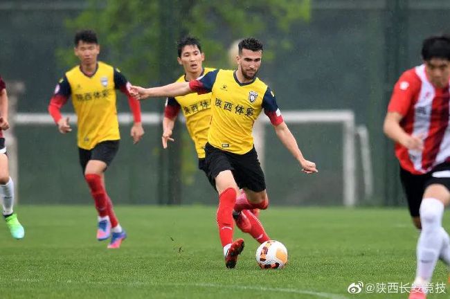 刘烨迷人的长睫毛对着陆川眨巴眨巴，脸上仿佛无奈的脸色。